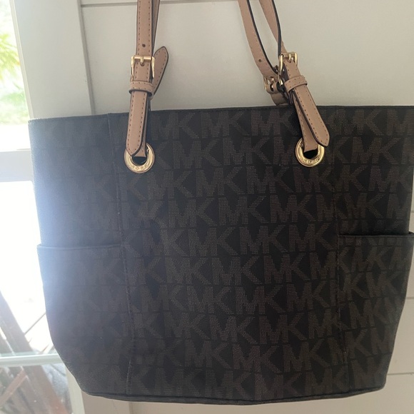 Michael Kors Purse - Picture 1 of 8